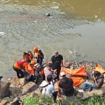 Heboh! Tujuh Jenazah Ditemukan Mengambang di Kali Bekasi 034050700_1726978772-b50740a3-d9df-453b-9320-97e6fa110d95