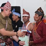 AHY Serahkan 505 Sertifikat Tanah untuk Eks Pejuang Timor-Timur ahy-berikan-sertifikat-tanah-untuk-warga-eks-timor-timur-di-kupang_169