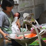 Korea Selatan Anugerahi Medali pada Dua Wanita karena Masing-masing Miliki 13 Anak penrn-ank-klahran