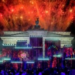 Puluhan Ribu Orang Rayakan Runtuhnya Tembok Berlin 35 Tahun Lalu tbk-bln