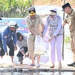 Bukan Sekadar Tebar Ikan, Ini Misi Besar Gubernur Agustiar… WhatsApp-Image-2025-06-09-at-10.40.16-AM-780×511