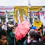 KSPSI Pilih Demo 28 Agustus, Usung Tuntutan Naik Upah 10,5% 071153200_1664253648-Demo_Petani_di_Depan_Gedung_DPR-Faizal-4