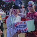 Forkopimda Serahkan Paket Sembako ke Pesantren dan Ojek Online 04092025102649_2