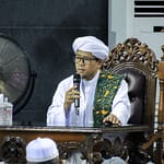 Tuan Guru H. Annur Hidayatullah Sampaikan Pesan Religius di Maulid 12092025034356_1