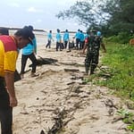 50 Siswa SMPN 1 Pantai Lunci Ikut Turun Membersihkan Pantai Citra 18092025101511_1