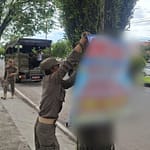 Satpol PP Kalteng Tertibkan Reklame Ilegal di 20 Ruas Jalan Palangka Raya 01072025015630_0