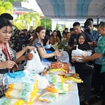 1.000 Paket Sembako Berisi Beras, Gula, dan Minyak Goreng Dibagikan Gratis 25092025052753_2