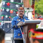 Lampu Natal 2025 Dinyalakan Di Bundaran Besar Dengan Pesan Allah Hadir Untuk Menyelamatkan Keluarga 01122025072423_0