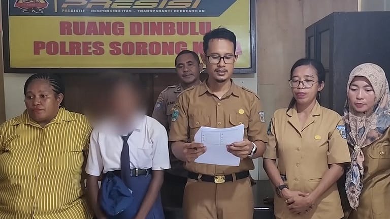 Viralkan Video Murid Tanpa Izin, Guru di Sorong Didenda Adat 100 Juta