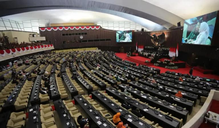 Sidang Paripurna MPR: Hampir Gagal Karena Masalah Absensi