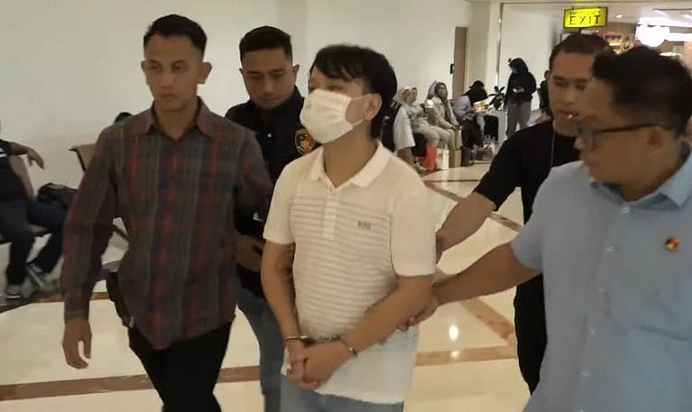 Ivan Sugianto, Pria yang Paksa Murid Menggonggong, Ditangkap di Bandara Juanda