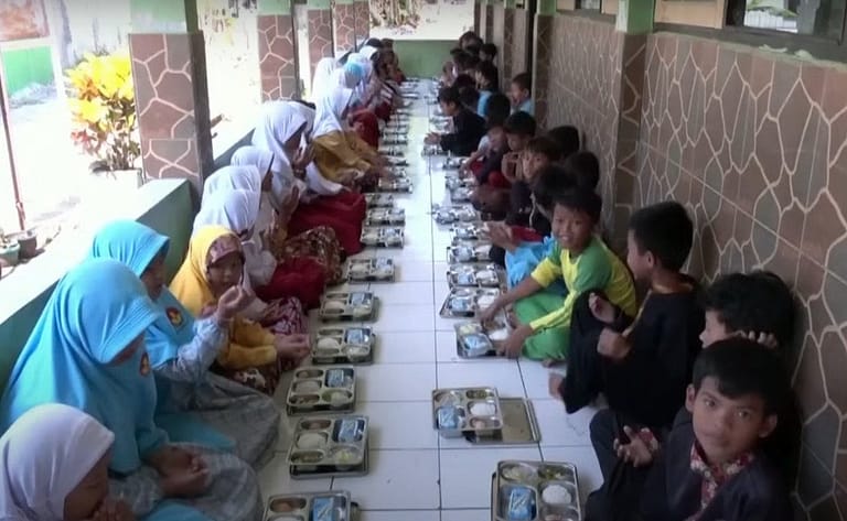 Menteri Pertanian: 1,8 Juta Ton Susu Siap Diimpor dari Vietnam untuk Program Makan Bergizi Gratis