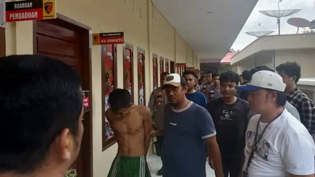 Datik Detik Penangkapan: Tersangka Pembunuh Gadis Gorengan Terjepit di Plafon!