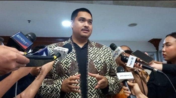 Menpora-Dito-Ariotedjo-saat-diwawancarai-Selasa-1792024